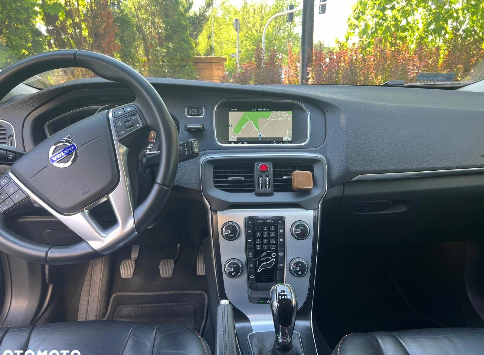 Volvo V40 cena 57800 przebieg: 93000, rok produkcji 2016 z Poznań małe 46